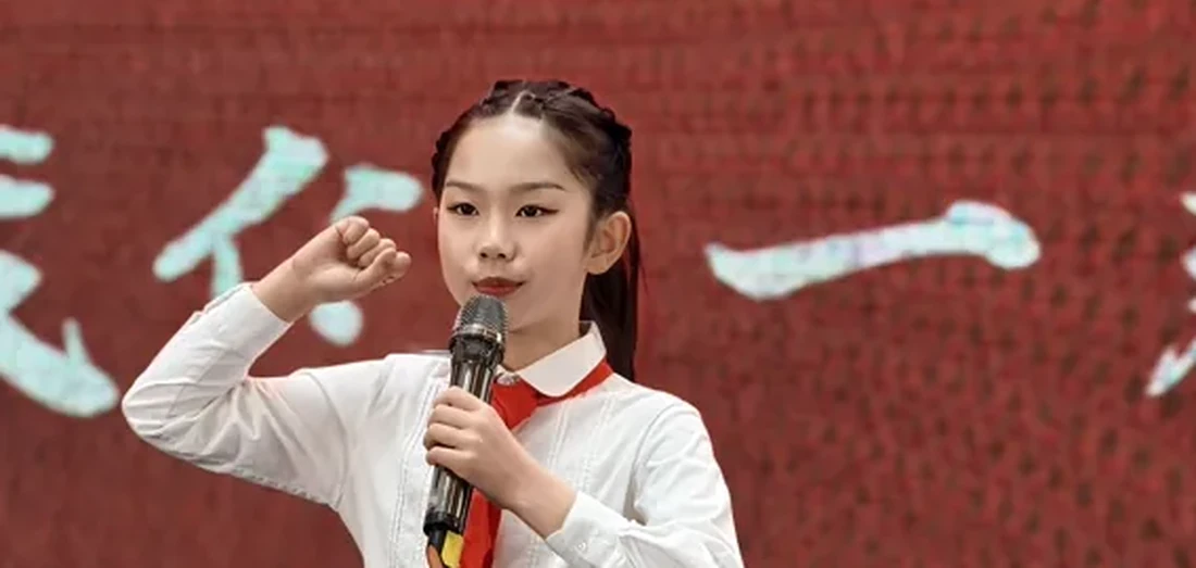 扈婧瑶在校大队委竞选现场发言